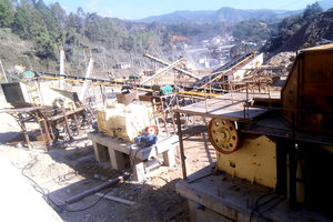 Trituradora de impacto fino para hacer arena para piedra de sal de roca con componentes esenciales de motor y cojinete - Product Image 4