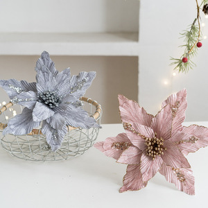 Vente en gros de fleurs de poinsettia artificielles en flanelle de luxe de 26 cm, décorations de Noël et de fêtes en plein air - Product Image 2