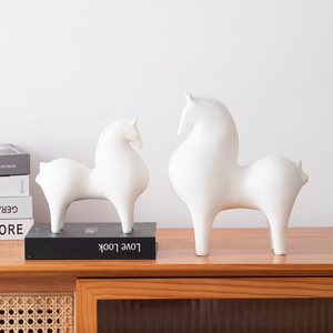 Ensemble de statues de chevaux en céramique blanc mat, sculpture animale minimaliste nordique pour salon, meuble TV, entrée, ornement de meuble à vin - Product Image 1