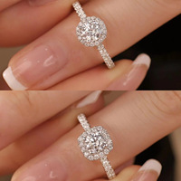 Bague de Fiançailles Classique Live Supply 1 Carat Huit Cœurs & Huit Flèches en Zircon Moissanite pour Femme avec Pochette Carrée