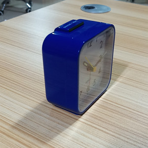 Reloj Despertador con pilas Pearl, movimiento de barrido, tiempos/luz/repetición/silencio/fácil de leer para niños, logotipo personalizado - Product Image 4