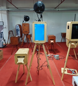 Photomaton portable rétro en bois à double écran tactile, miroir selfie pour location de mariage, fêtes et événements MX-DW-01 Wo - Product Image 6