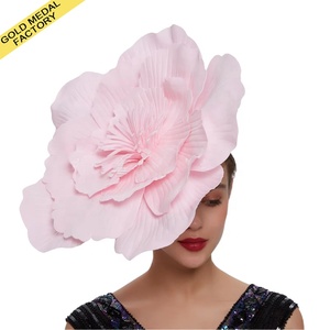 Serre-tête géant pour fête, motif floral exagéré, rose et rouge, style Jockey Club, durable, pour extérieur, coiffe irisée pour cheveux - Product Image 1