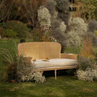 Canapé deux places en rotin style campagne française, en bois massif et cannage, rembourré, pour salon, mobilier de style côtier USA