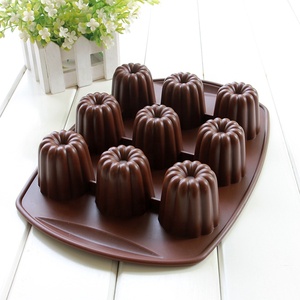 Moule en silicone classique à 12 cavités Lar pour la cuisson de gâteaux ou de chocolats, idéal pour les pains et les pâtisseries - Product Image 4