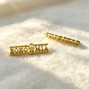 Étiquettes métalliques personnalisées avec nom de marque découpé, plaques de logo en relief pour la décoration de vêtements - Product Image 2