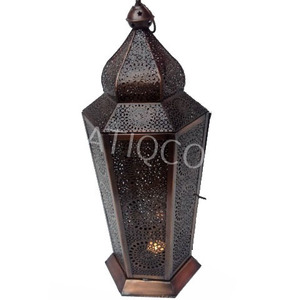 โคมไฟเหล็กโบราณทรงสี่เหลี่ยม Atiqco พร้อมแสงสีส้ม ดีไซน์ทนทาน-พิเศษสำหรับเดือนรอมฎอน - Product Image 4