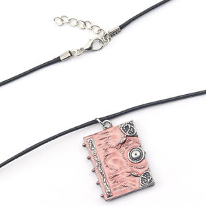 Collier livre de magie 3D <span class=keywords><strong>Hocus</strong></span> <span class=keywords><strong>Pocus</strong></span>, livre de magie des sœurs Sanderson, pendentif double face, collier ras du cou pour femmes, cadeaux pour enfants - Product Image 4
