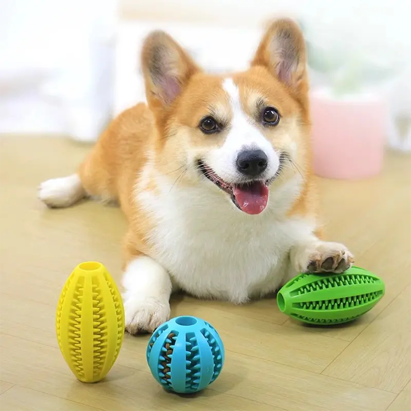 Grosir perawatan interaktif populer mainan kunyah bentuk Rugby karet mainan pemberi makan lambat untuk anjing peliharaan