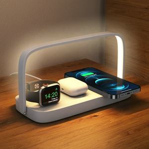 Vente en gros 15W support de <span class=keywords><strong>chargeur</strong></span> <span class=keywords><strong>sans</strong></span> <span class=keywords><strong>fil</strong></span> 3-en-1 LED lampe de bureau veilleuse pour iPhone chevet bureau à domicile 3-en-1 <span class=keywords><strong>chargeur</strong></span> électrique Pad - Product Image 5
