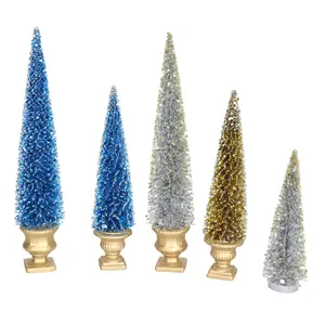 2024 Mini enfeites de Natal para decoração de festas e casas estão disponíveis para venda, incluindo mini árvores de Natal de mesa