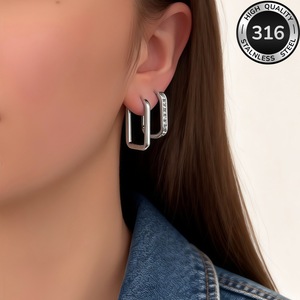 Dos pares de pendientes de titanio y acero chapados en oro con forma de U cuadrada, anillo liso y pendientes con incrustaciones de diamantes, estilo ligero. - Product Image 3