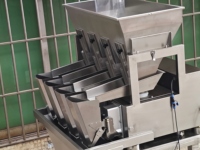 Máquina Empacadora de Pesaje Lineal de 4 Cabezas de Alta Eficiencia para Golosinas para Perros, Golosinas para Gatos, Alimentos para Mascotas, Bocadillos, Galletas para Mascotas, Bocadillos de Carne