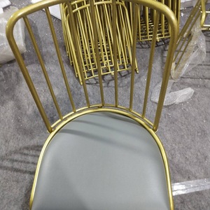 Tabouret de bar de luxe haut de gamme avec cadre en fer doré élégant pour hôtel, chambre, salon, salon de manucure, style voile de mariée - Product Image 3