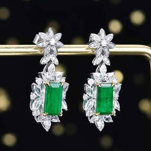 SGARIT Joyería Fina, Pendientes de Esmeralda Verde Intensa Natural de Panjshir, Afganistán, de 2.53 ct, Oro de 18K con Diamantes Laterales de 1.23 ct - Product Image 2