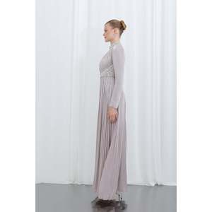 Abrigo Largo Elegante de Piel Sintética Color Visón para Mujer, Marca Puane, Mangas Largas, Cierre de Botones, Ecológico, Cálido y Transpirable - Product Image 3