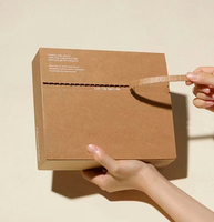 Boîte cadeau en carton ondulé en matériau recyclé avec fermeture éclair et bande de déchirement, idéale pour l'emballage de chaussettes et de fourrures, logo personnalisable