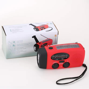 Los fabricantes suministran una radio solar de manivela para exteriores con linterna y radio recargable. - Product Image 2