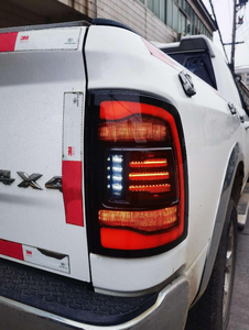 Feux arrière pour RAM 1500 (2009-2018) et RAM 2500 (2013-2018), LED bicolores avec clignotant ambre, remplacement direct gauche/droite - Product Image 2