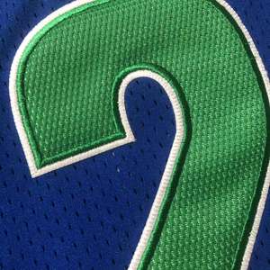 Großhandel Herren Plus Size Printed Retro Basketball Trikots Polyester/Baumwolle Schnellt rocknende atmungsaktive anti bakterielle Team Trikots - Product Image 6