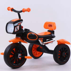 Tricycle pour enfants de style <span class=keywords><strong>moto</strong></span>, tricycle à pédales pour tout-petits, tricycle à trois roues avec lumière et musique, jouet durable pour tout-petits - Product Image 3