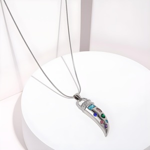 Collar con Colgante <span class=keywords><strong>de</strong></span> Circonita Cúbica en Forma <span class=keywords><strong>de</strong></span> Daga Vintage, Baño <span class=keywords><strong>de</strong></span> Oro <span class=keywords><strong>de</strong></span> 18K sobre Acero Inoxidable, Diseño Moderno para Uso Diario Femenino - Product Image 4