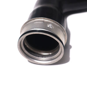 Pièces automobiles Pièces de voiture de couleur noire Tuyau de refroidisseur intermédiaire 1635016182 pour <span class=keywords><strong>Mercedes</strong></span>-Benz Classe M <span class=keywords><strong>W163</strong></span> <span class=keywords><strong>ML</strong></span> <span class=keywords><strong>270</strong></span> <span class=keywords><strong>CDI</strong></span> 1997-2005 - Product Image 6