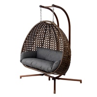 Fauteuil suspendu double ovale en rotin marron moderne pour jardin, porche ou terrasse, avec support