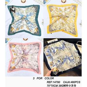 Pañuelo de Seda 70x70 cm con Estampado de Hojas, Cuadrado, Elegante Accesorio de Moda para Mujer, Todas las Temporadas, 100% Seda - Product Image 3