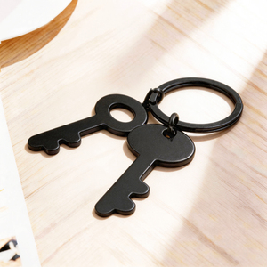 Porte-clés en métal noir mat en forme de clé, vente en gros, fabricant en vrac pour les offres promotionnelles des agences immobilières - Product Image 1