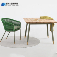 Ensemble de meubles d'extérieur moderne pour jardin et cour, avec chaises en corde tressée et structure en alliage d'aluminium, et table de repas imperméable
