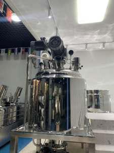 Máquina de Mezcla Homogénea Automática de Alta Calidad de 500L, de Acero Inoxidable, con Elevación Hidráulica y Calentamiento por Motor, para la Fabricación de Cosméticos - Product Image 5