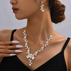 Conjunto de collar y pendientes de diamantes de imitación vintage OEM transfronterizo para novias, accesorios de joyería para baile para damas, venta al por mayor para fabricantes. - Product Image 6