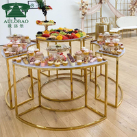 Table à dessert moderne avec cadre en acier inoxydable doré et plateau en MDF pour événements