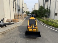 Mini-chargeuse sur chenilles Kubota, compacte et maniable, avec poste de conduite sur le devant