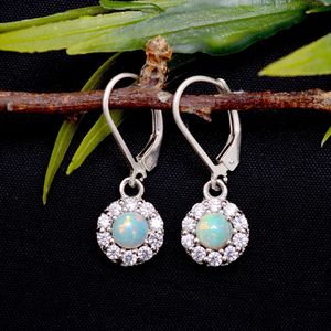 Pendientes de Lujo de Plata de Ley 925 con Ópalo Natural de 5 MM y 1 Quilate con Engaste de Garra |   Joyería de Ópalo Genuino - Product Image 1