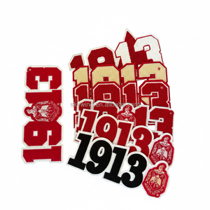 Parches Bordados Termoadhesivos al por Mayor con el Número 1913 y Letras Griegas de la Hermandad Delta Roja, para Sombreros, Chaquetas, Tela y Resina - Product Image 1