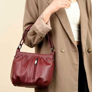 กระเป๋าโท้ทผู้หญิงทรงเรียบง่าย รุ่นใหม่ หนังนิ่ม สำหรับวัยกลางคน สะพายไหล่หรือสะพายข้างได้ - Product Image 2