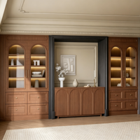 Système de buffet architectural intégré avec finition en bois de cerisier chaud et panneaux arqués décoratifs – Menuiserie de luxe pour villas