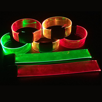 Programmable Concert Musique Activé Personnalisé Glow Light Télécommandé Rgb Logo LED Clignotant Bracelet Bracelet