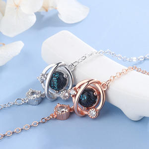 Pulsera con diseño de planeta azul profundo y cielo estrellado cósmico para mujer, joyería de regalo con diseño de aleación de zinc - Product Image 3