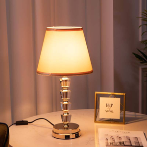 Lámpara de Mesa de Cristal de Lujo Exclusiva Transfronteriza con Pantalla de Tela Cónica para Dormitorio, Control Táctil y Carga USB - Product Image 1