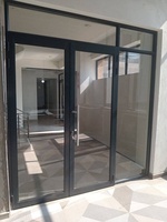 Porte à battant en aluminium insonorisée, design à pont thermique, double vitrage trempé, isolation thermique moderne pour l'extérieur de la maison