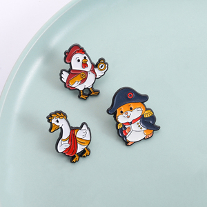 Spilla <span class=keywords><strong>Storica</strong></span> con Animali in Stile Antropomorfo: Oca Romana, Pollo Esploratore, Napoleone, Criceto per Amanti della Storia - Product Image 1