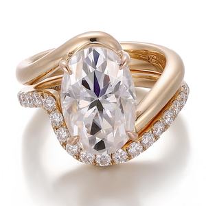 Anillo de Compromiso de Oro Amarillo Sólido de 18K Personalizado con Corte Ovalado DEF VVS Moissanite, Joyería Fina de Diseño Nuevo para Mujer - Product Image 1