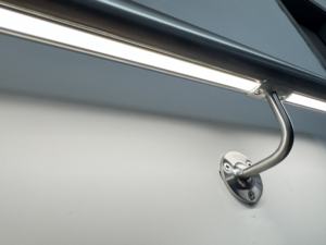 מעקה מדרגות נירוסטה תעשייתי, קבוע על הקיר עם תאורת לד למעקות מדרגות - Product Image 2