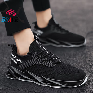รองเท้าวิ่งผู้ชายแบบตาข่ายฉีดขึ้นรูปทันสมัยราคาถูก ผลิตในจีน - Product Image 3