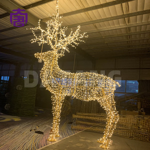 Luces Decorativas con Figura de Reno Navideño para Exteriores con Clasificación IP65 para Hoteles, Parques y Resorts - Colores Personalizables - Product Image 2