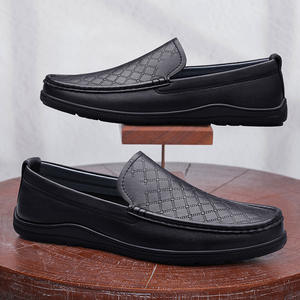 Chaussures en cuir décontractées respirantes à enfiler pour hommes d'âge moyen et âgés, à semelle souple et confortable avec absorption des chocs - Product Image 4