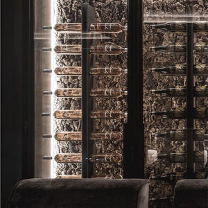 Mobile <span class=keywords><strong>Portabottiglie</strong></span> di Lusso con Illuminazione LED, Ecologico e Moderno, con Sfondo Texturizzato e Telaio in Acciaio Inox per Bar/Cantina - Product Image 3